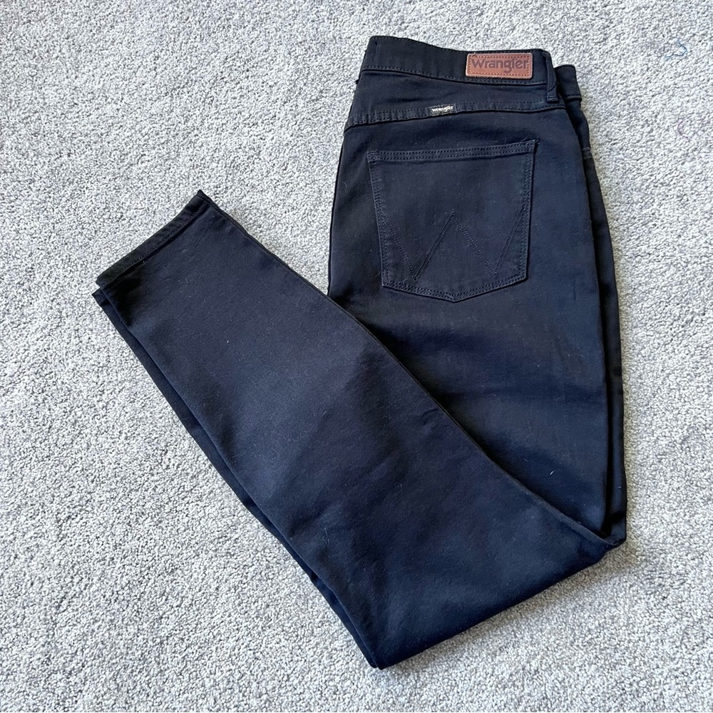 Wrangler women’s high rise unforgettable skinny jeans size 16